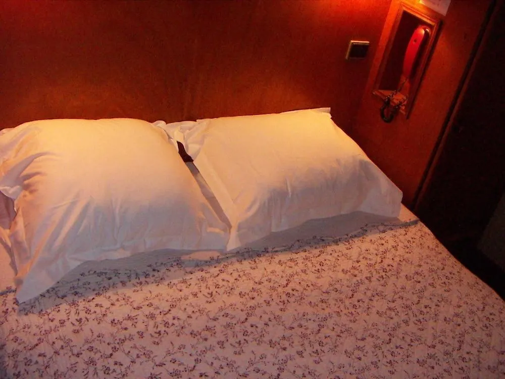 Hotel De Bordeaux 2*